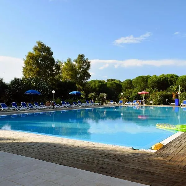 Camping Cala dei Ginepri, hotel u gradu Tore Santa Sabina