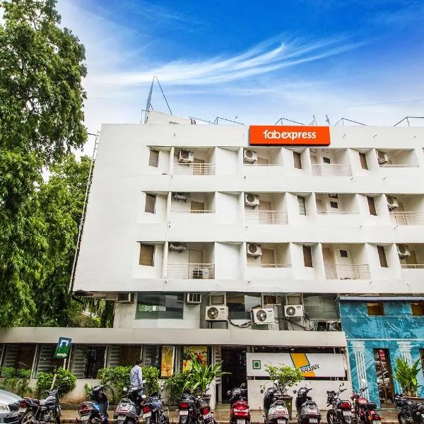 FabExpress Kalyan - Nr Dairy Dan Circle, hotel in Vadodara