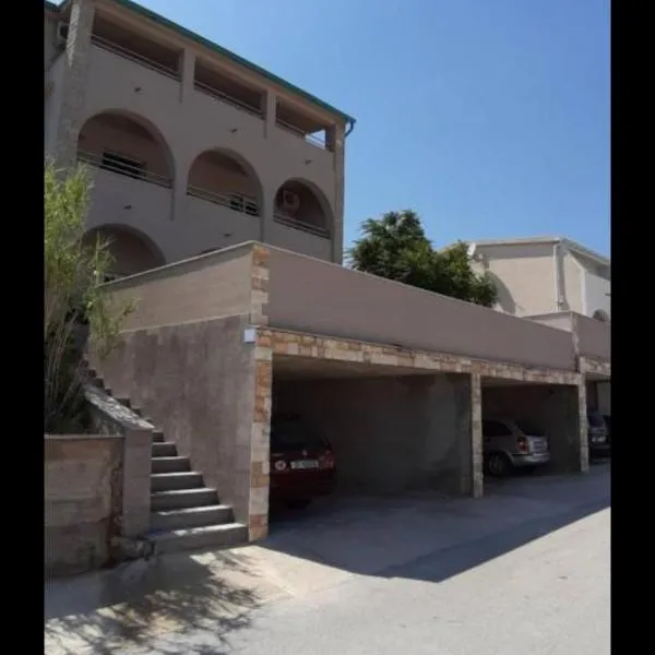 Apartmani Izvor, hótel í Pag