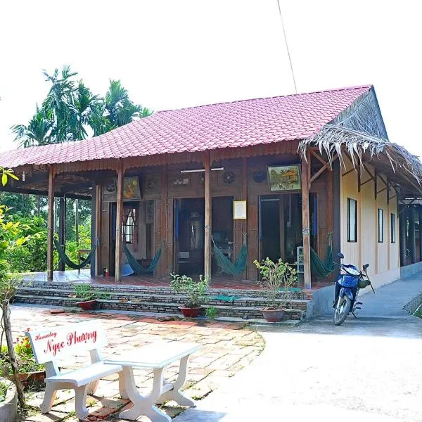 Ngoc Phuong Homestay, hotel v destinaci Vinh Long