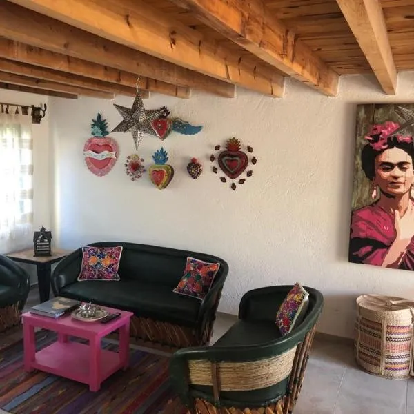 CASA FRIDA, Casa p/6 pax Centro Tequisquiapan, hotel di La Laja