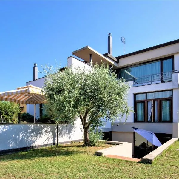 B&B Villa Apuana, hotel in Marina di Carrara
