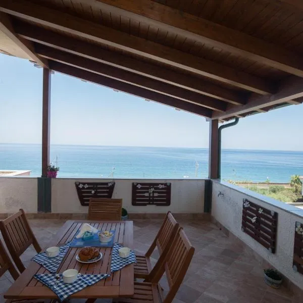 BLUE HOUSE by Perry-Holiday, hotel v destinácii Gioiosa Marea