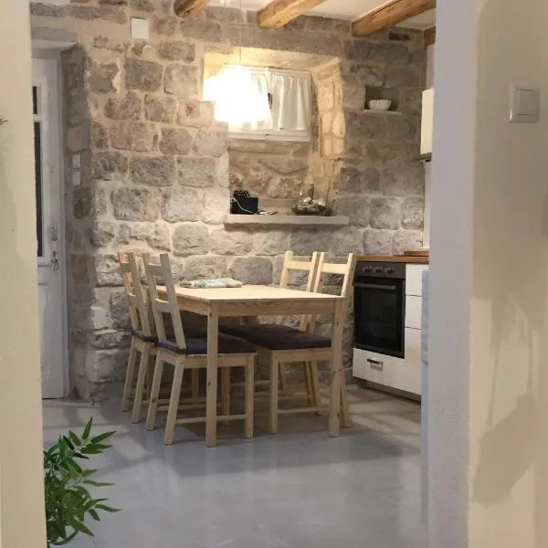 Apartment Nona, hotel a Komiža