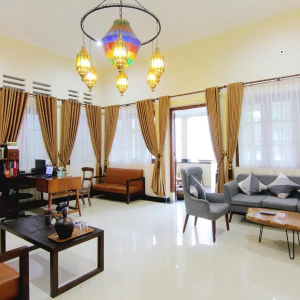 Musafir Guest House Syariah、スラカルタのホテル