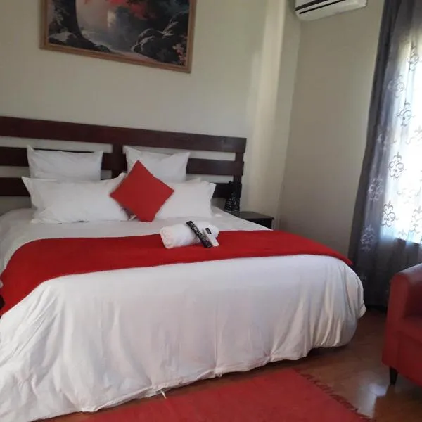 Ikaze Guest House, hotel v destinaci Boksburg