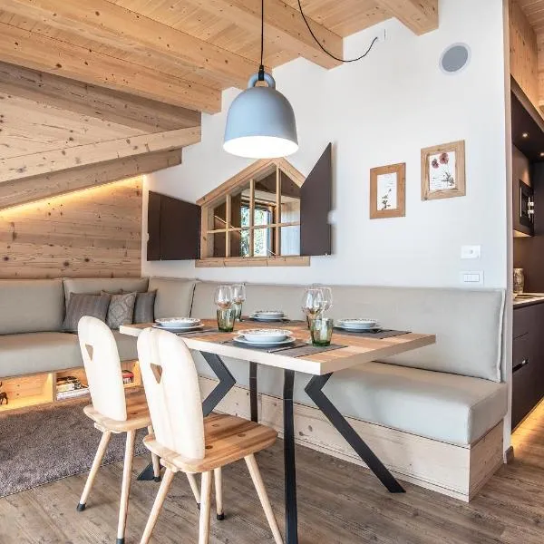 Montanara Chalet: Fai della Paganella'da bir otel