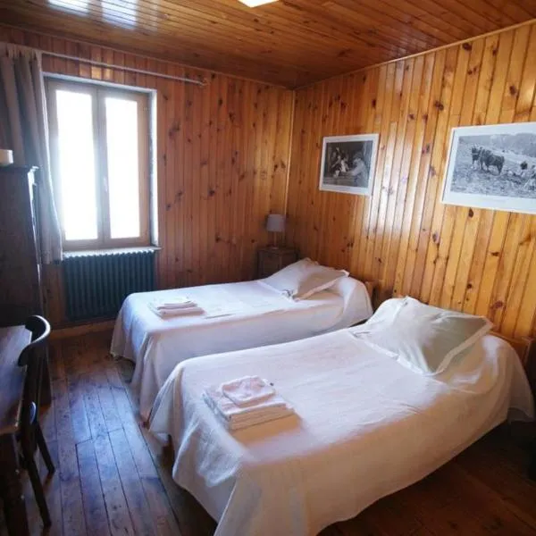 Chez Jean Pierre - Bedroom in a 17th century house - n 4, hotel in Villar-dʼArène