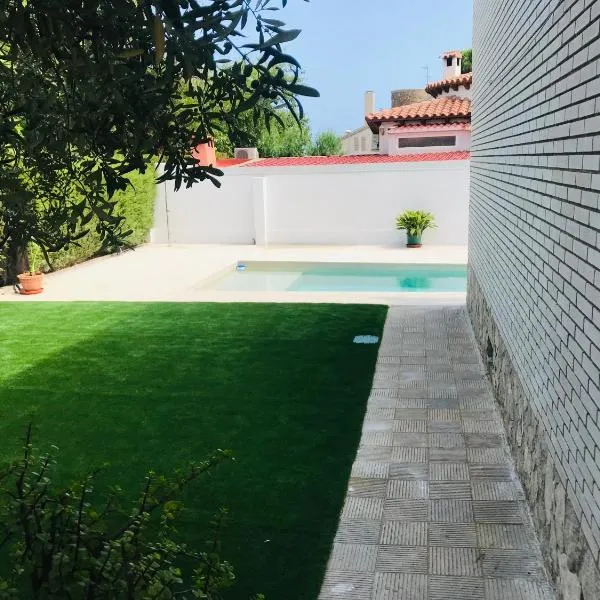 Casa Cesar Martinell 1, hotel sa Cambrils