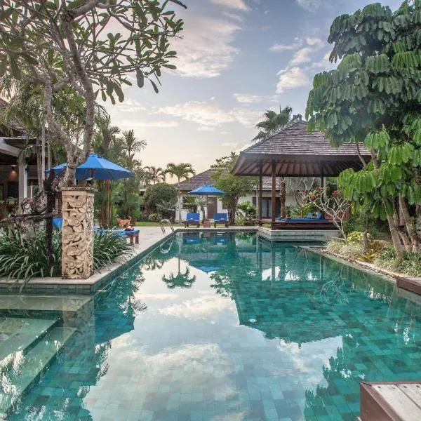 Baan Pinya Balinese Style Pool Villa、クラビタウンのホテル