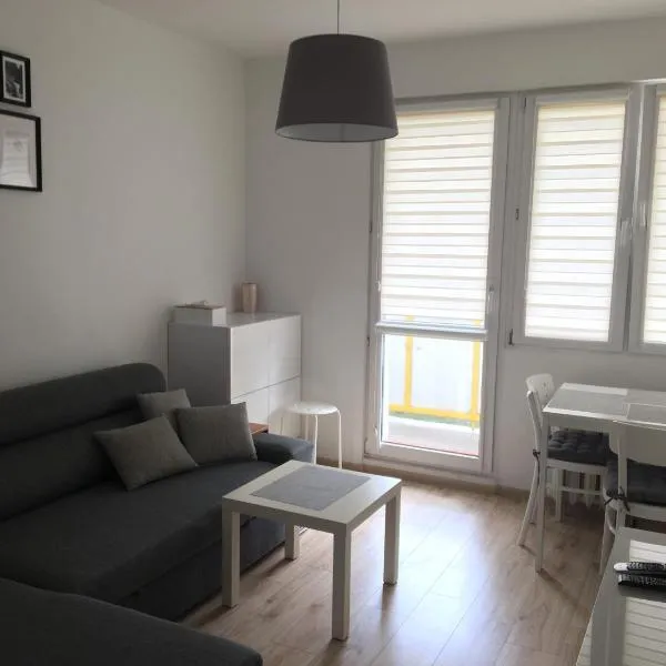 Apartament Przy Skarpie, hotel em Rogówko