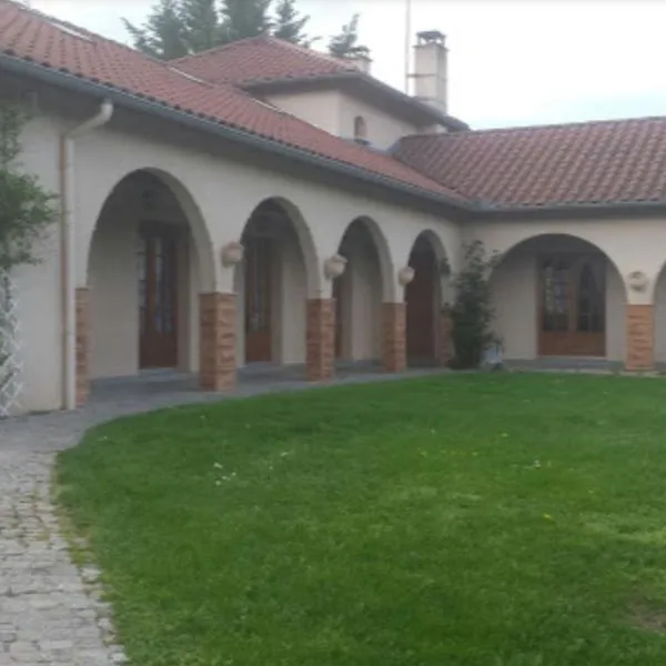 CHAMBRES D'HÔTES DE MALVALETTE, hotel in Périgneux