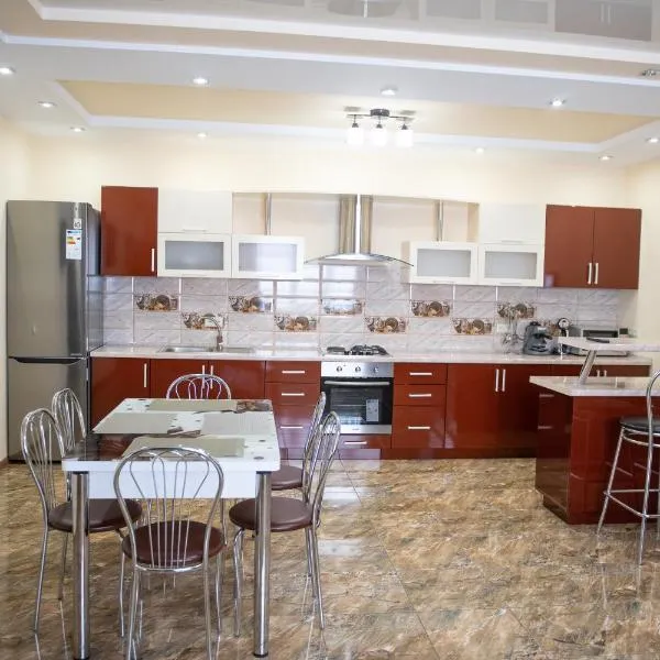 Затишна оселя, hotel v destinaci Mižhirja