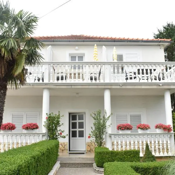 Guest House Mićin, hotel en Vodice