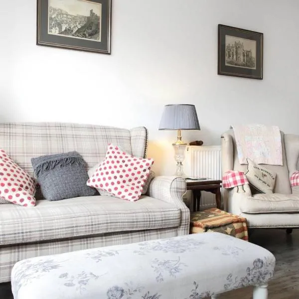 5 star beautiful & vintage, spacious apt in chic location!, hotel i Edinburgh
