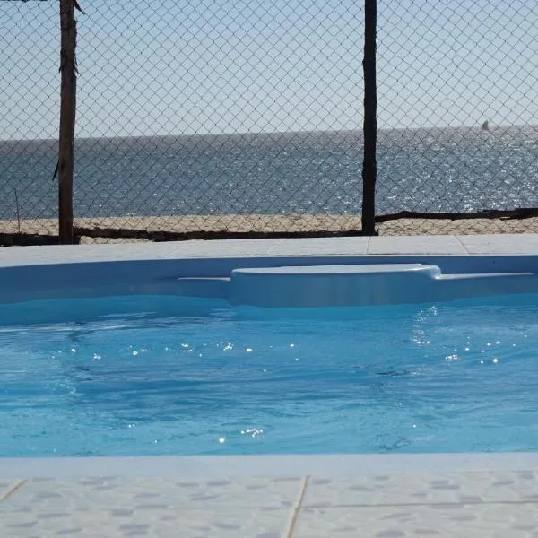 villa sur la plage et piscine, hotell i Mahajanga