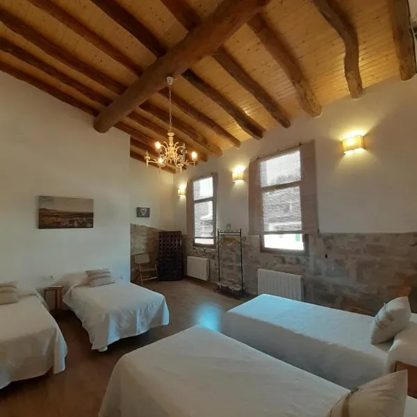 Casa La Foradada, hotel v destinaci Corbera