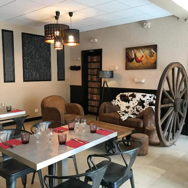 Hotel du Centre - Restaurant le P'tit Gourmet, hotel en Yrouerre