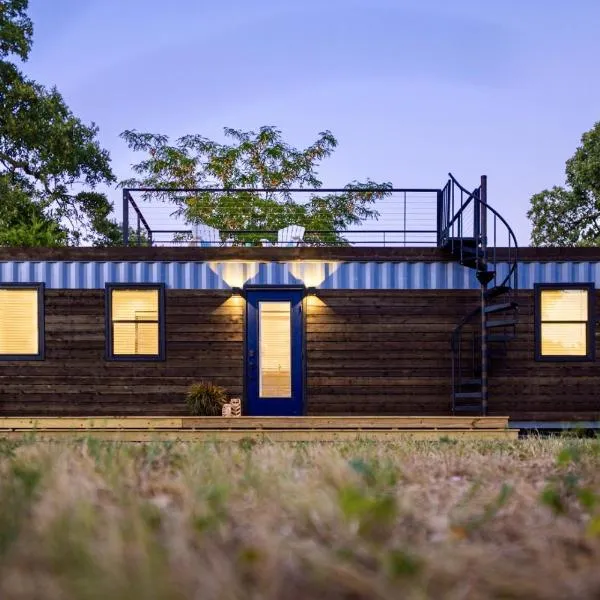The Shoreline Container Home 12 min to Magnolia Silos and Baylor, hotel en Caldwell Crossing