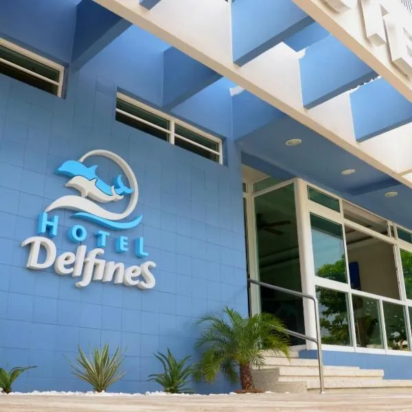 Hotel Delfines, hotel Las Bajadasban