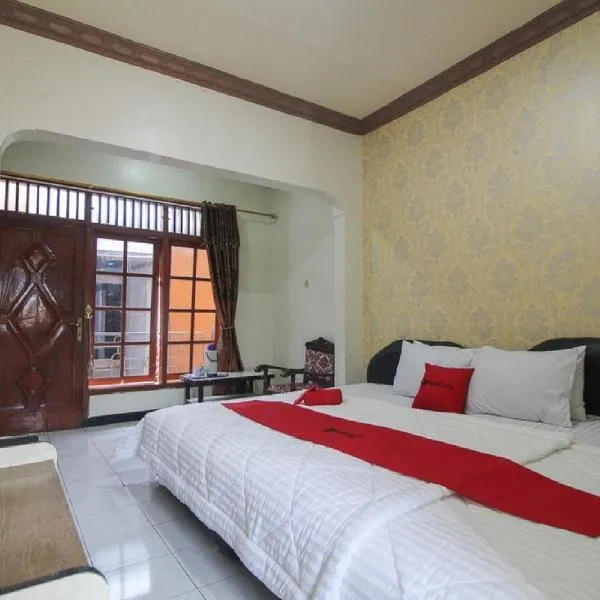 RedDoorz near Sarangan Lake, hotel v destinaci Magetan