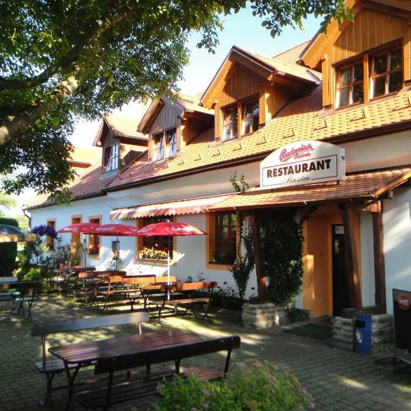 Velešín에 위치한 호텔 Pension & Restaurant U Koňské dráhy Holkov