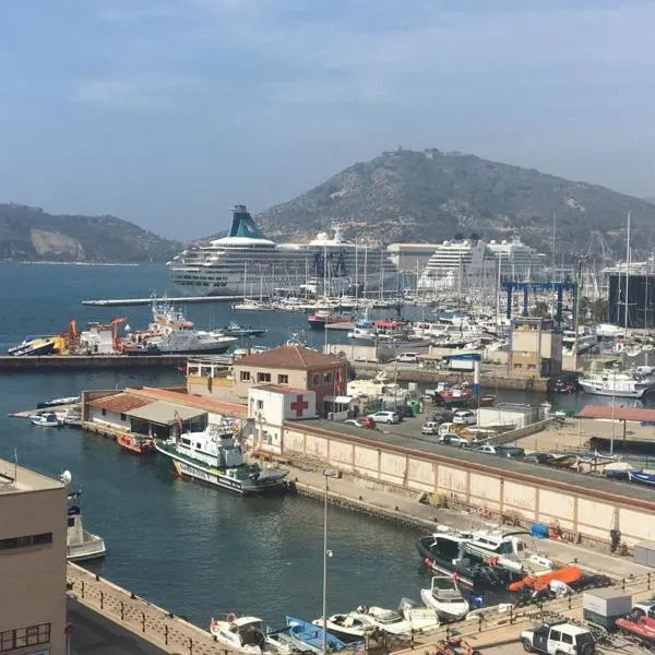 alojamiento vistas al mar: Portús'ta bir otel