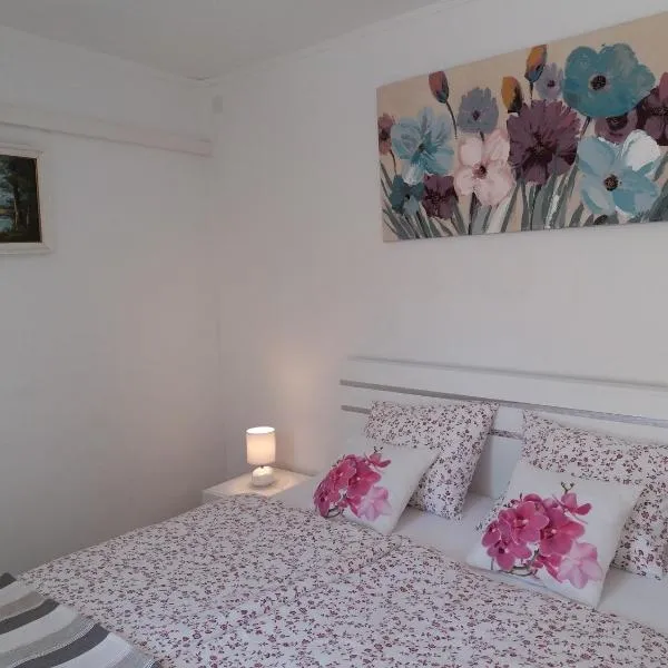 Flower Double Room SPLIT - Dugopolje, hotel Dugopoljéban