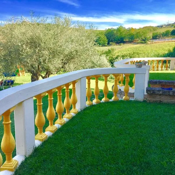 Chalet negli ulivi, hotel v destinácii Silvi Paese