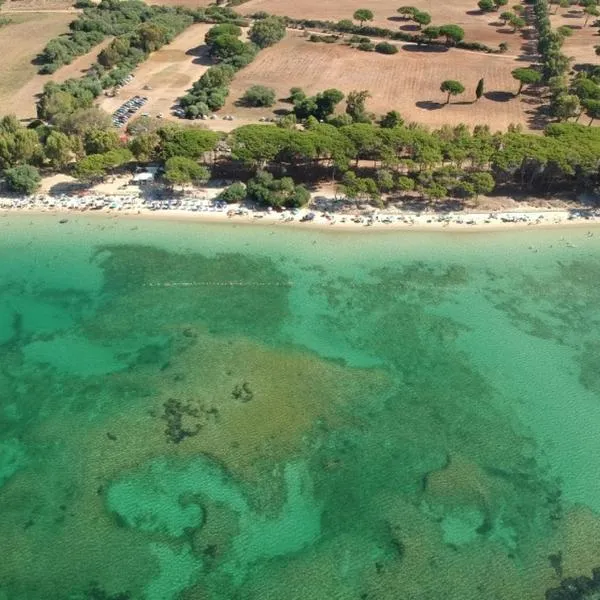 Villaggio Camping Nurral, hotel v destinaci Fertilia