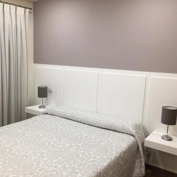 Hostal Infantes, hotel v destinaci Toledo