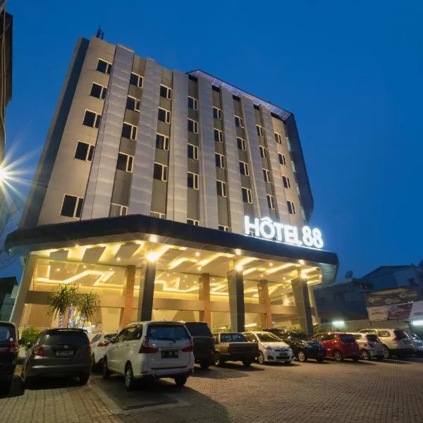 Hotel 88 ITC Fatmawati Jakarta By WH, hotell i Cilandak