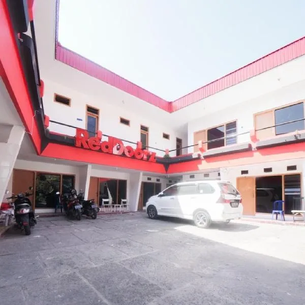 RedDoorz @ Tretes 2, hotel v destinaci Pasuruan