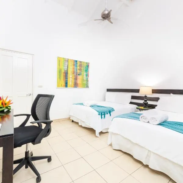 Seis Playas Hotel, hotel v destinaci Tamarindo