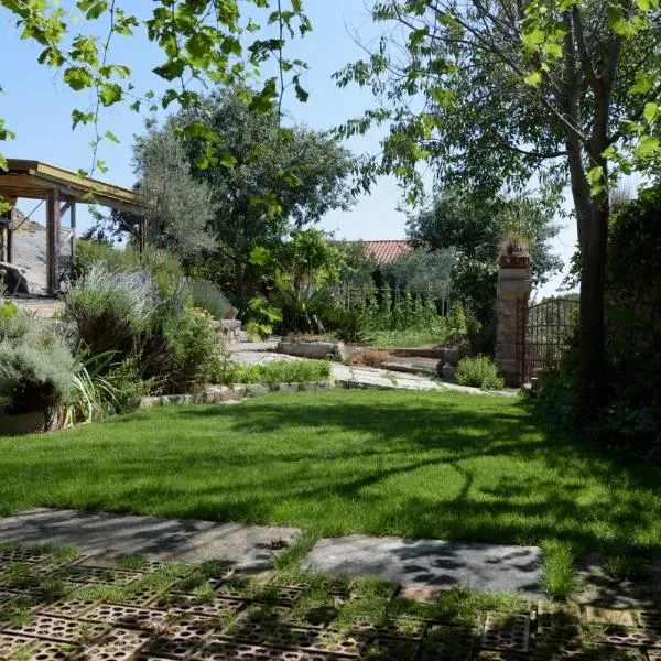 Casa Rural Caenia Grupos – hotel w mieście Traguntia