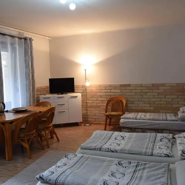 Szilvia Panzió, hotel v destinaci Tolna