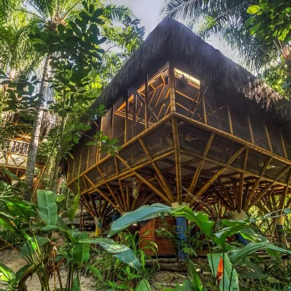 Universo Pol Bamboo Hostel, hotel di Morro de São Paulo