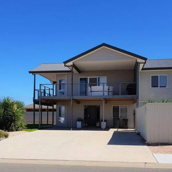 Agape Holiday Home with Pool table ,NBN Internet, hotel in Wallaroo