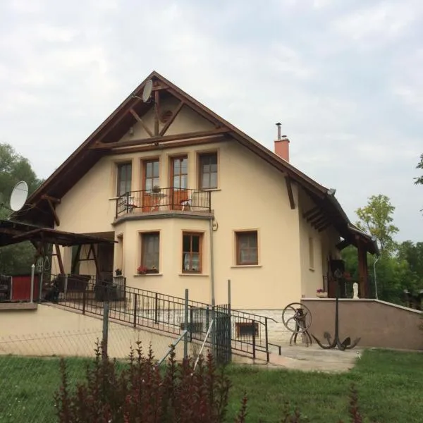 Cosy rooms on the lake near Budapest and the Airport, hotel in Nagytarcsa