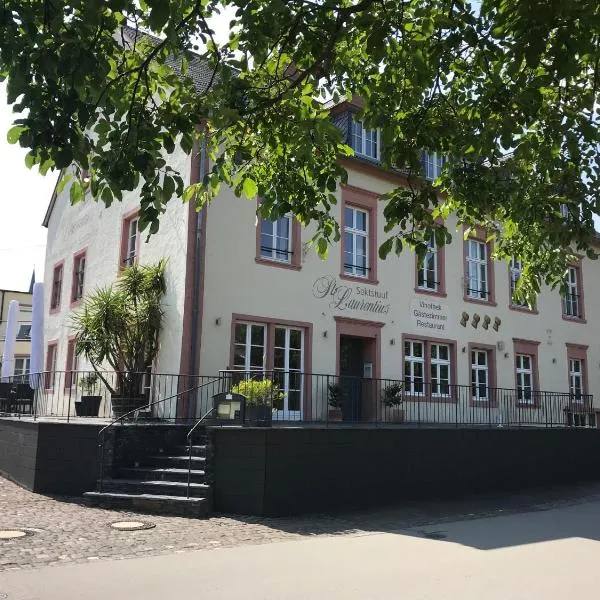 Gästehaus Sektstuuf St. Laurentius, hotel v destinaci Leiwen
