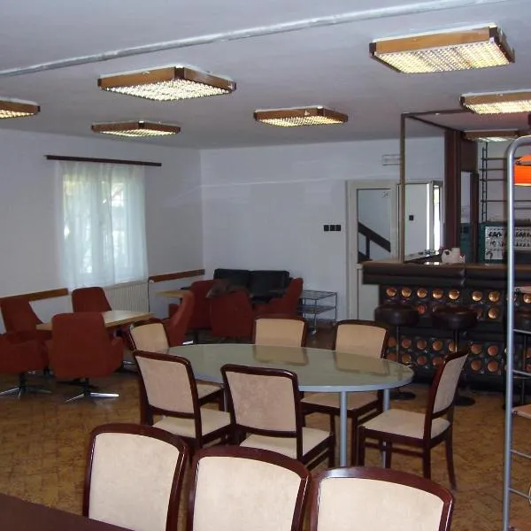 Parti Sétány Vendégház, hotel em Balatonkenese