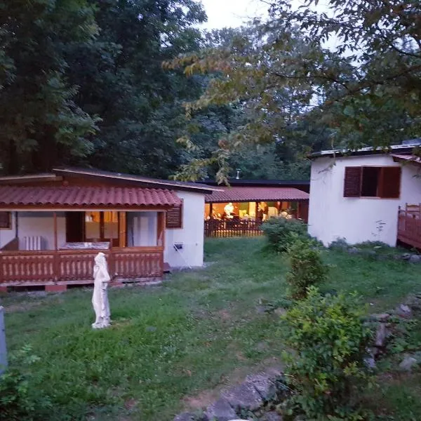 CROTTO CARACO APPARTAMENTI BUNGALOW CHALET, hotel em Porlezza