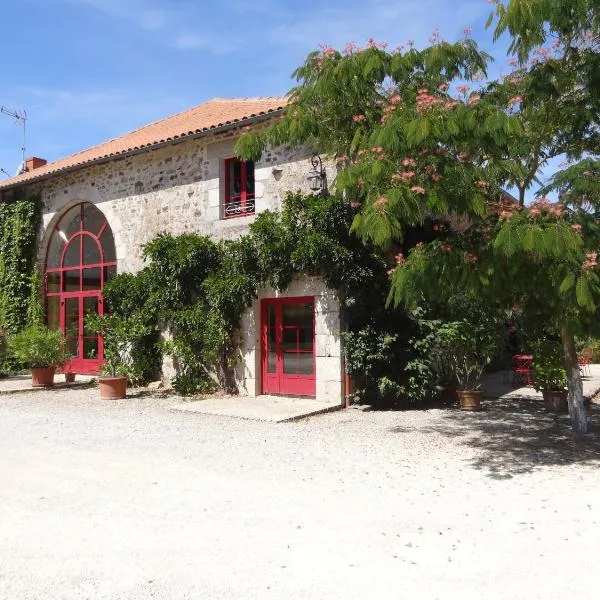 LA FERME DE ROUFFIGNAC, hotel v destinaci Blanzac