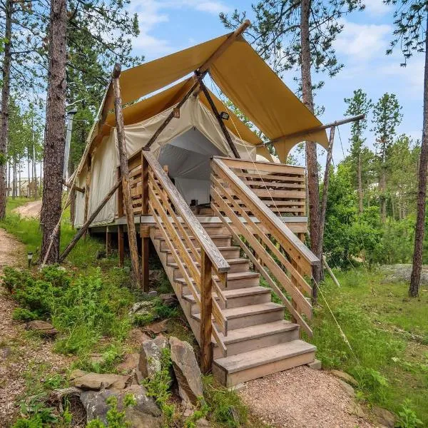 Under Canvas Mount Rushmore, готель у місті Кістон