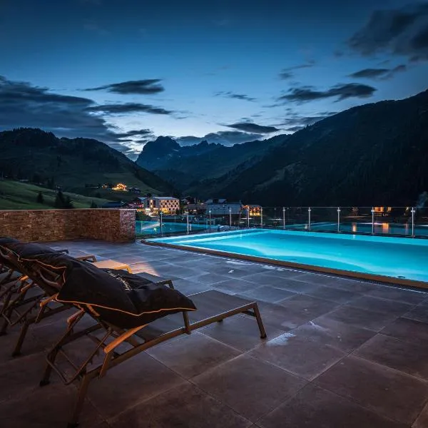 AlpenParks Hotel & Apartment Arlberg Warth mit Pool, hotel v destinácii Warth am Arlberg
