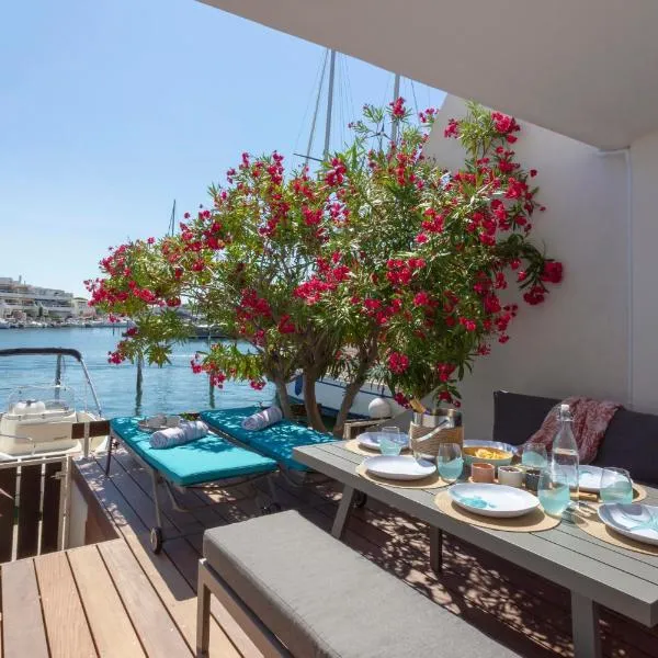 Superbe Marina Spacieuse en face de la Plage!, hotel Le Grau-du-Roi-ban