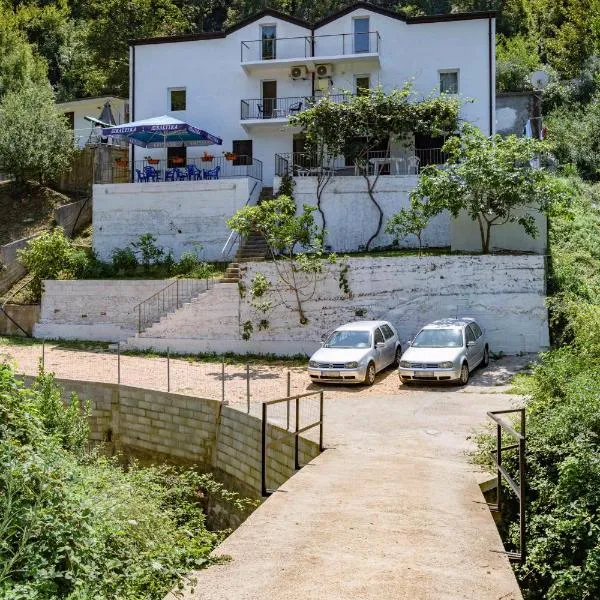 Apartments Ljujić, viešbutis mieste Kruče