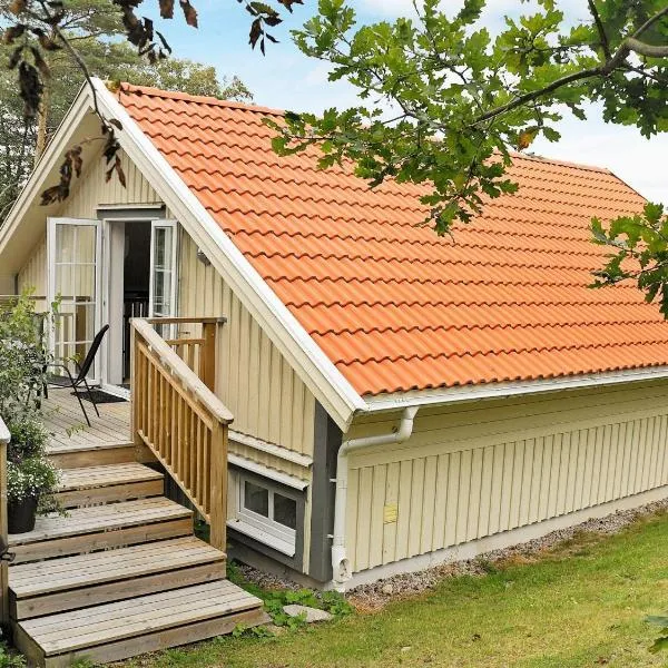 5 person holiday home in Fjällbacka, hotel v destinaci Fjällbacka