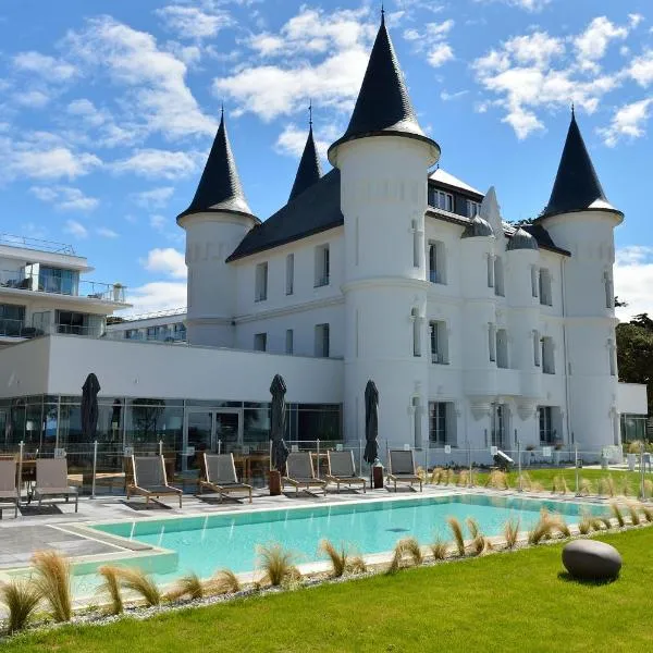 Hôtel Château des Tourelles, Thalasso et piscine d'eau de mer chauffée、ポルニシェのホテル