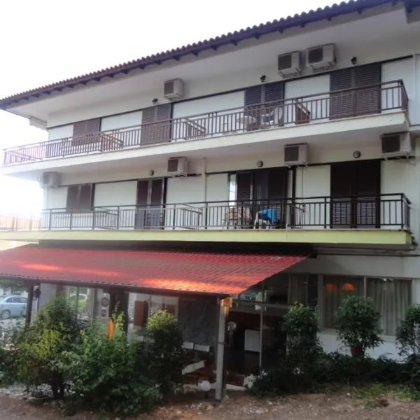 Chris Apartments, hotel em Metamorfosi